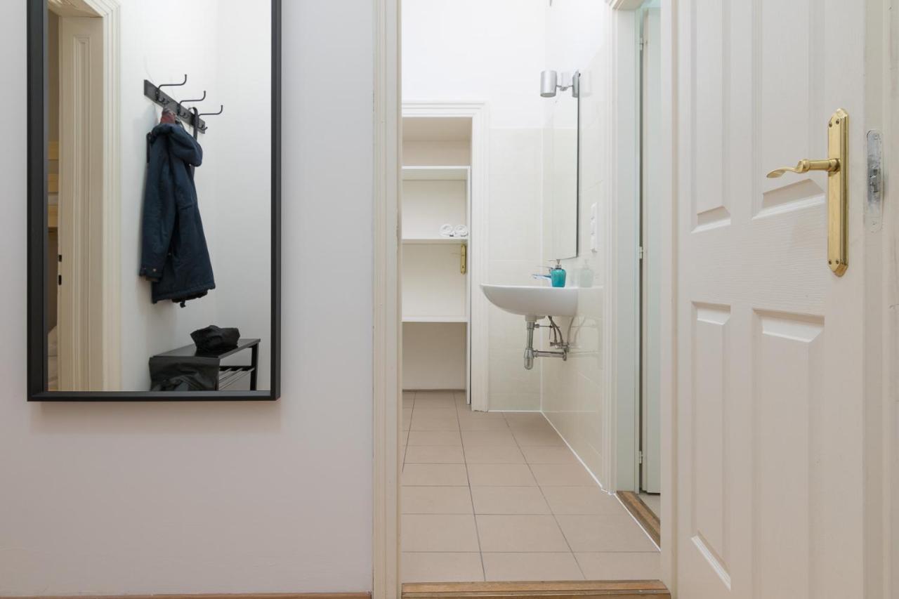 Spacious 2 Bedrooms Apartment In 4Th District Near Karlskirche Wien Exteriör bild